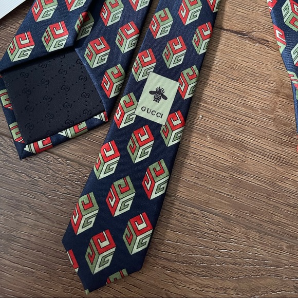 GUCCI-AUTHENTIC (NWT) Silk Tie - Picture 11 of 14